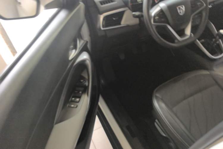 Used Baojun 510 2017 1.5L Manual Fashion Model Driver Seat