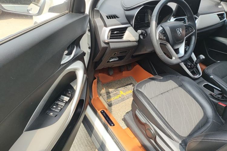 Used Baojun 510 2017 1.5L Manual Fashion Model Driver Seat
