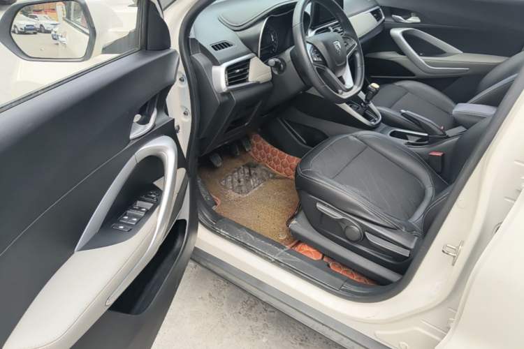 Used Baojun 510 2017 1.5L Manual Fashion Model Driver Seat