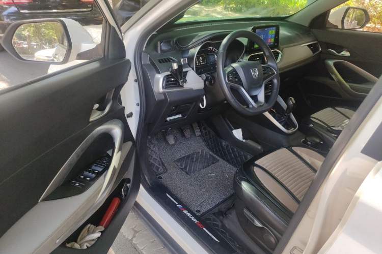 Used Baojun 510 2017 1.5L Manual Fashion Model Driver Seat