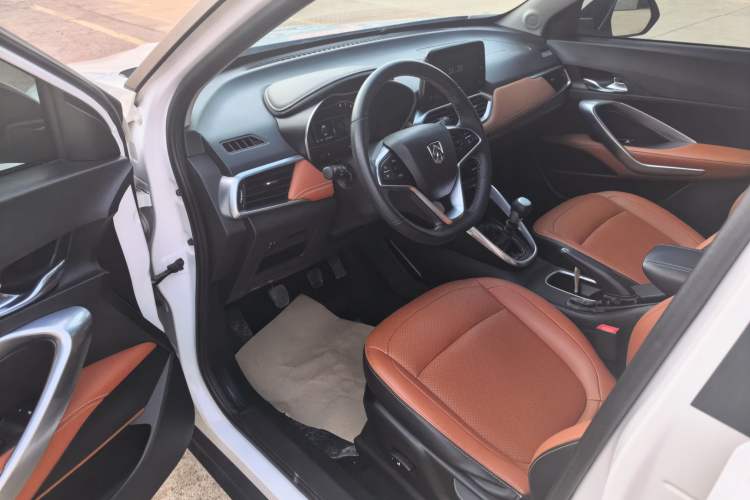 Used Baojun 510 2017 1.5L Manual Luxury Model Driver Seat