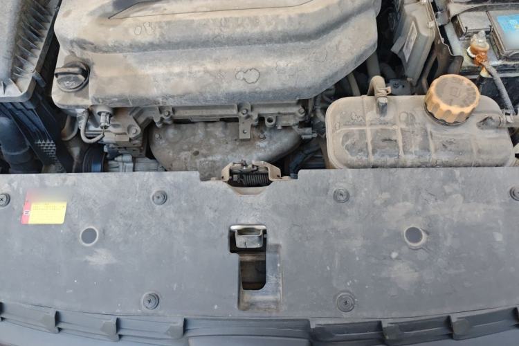 Used Baojun 510 2017 1.5L manual Comfort trim Engine Bay