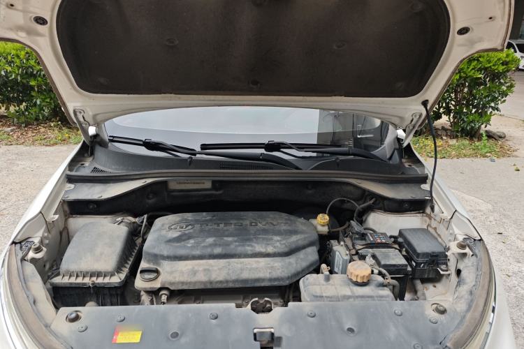 Used Baojun 510 2017 1.5L Manual Fashion Model Engine Bay