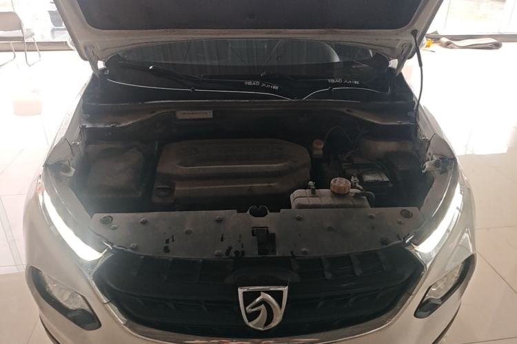 Used Baojun 510 2017 1.5L manual Comfort trim Engine Bay