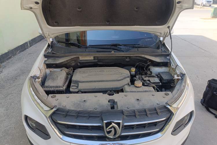 Used Baojun 510 2017 1.5L Automatic Fashion Model Engine Bay