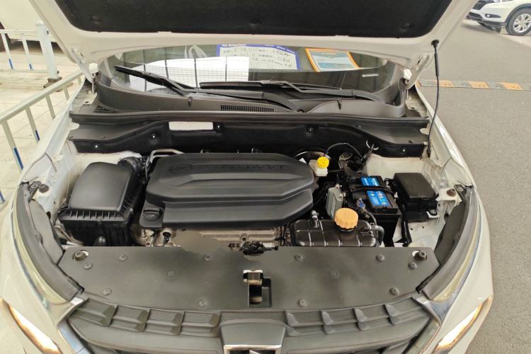 Used Baojun 510 2017 1.5L manual Comfort trim Engine Bay