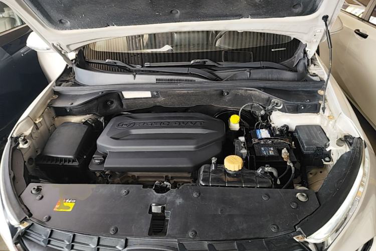 Used Baojun 510 2017 1.5L Automatic Fashion Model Engine Bay