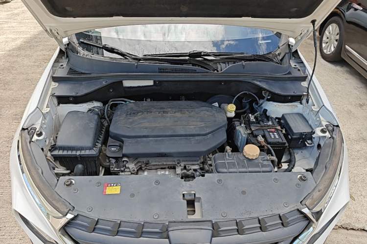 Used Baojun 510 2017 1.5L manual Comfort trim Engine Bay