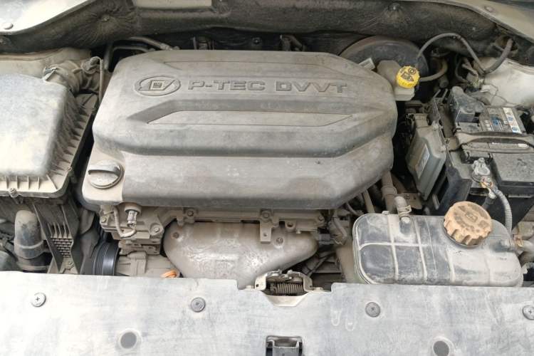 Used Baojun 510 2017 1.5L manual Comfort trim Engine Bay