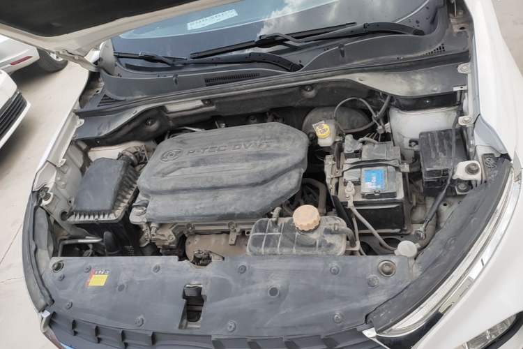 Used Baojun 510 2017 1.5L manual Comfort trim Engine Bay