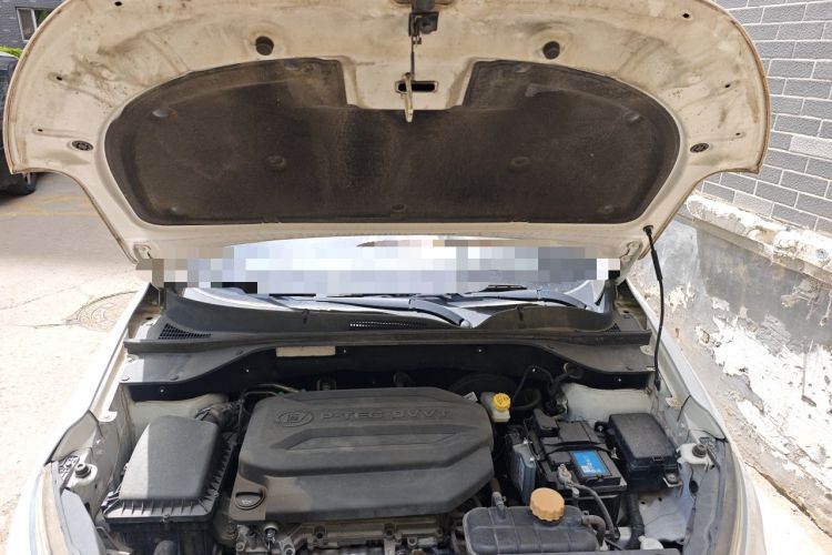 Used Baojun 510 2017 1.5L manual Comfort trim Engine Bay