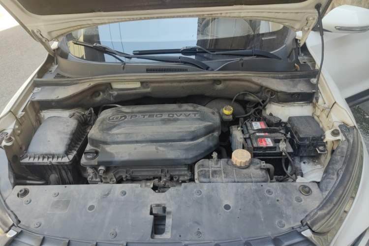 Used Baojun 510 2017 1.5L manual Comfort trim Engine Bay