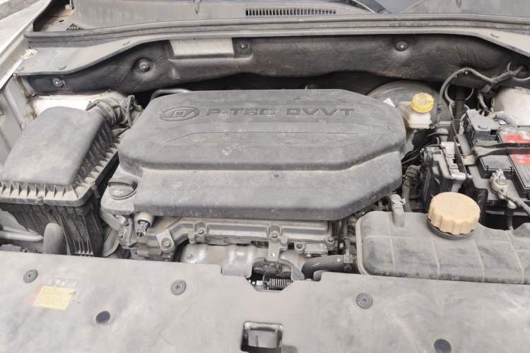 Used Baojun 510 2017 1.5L Automatic Fashion Model Engine Bay