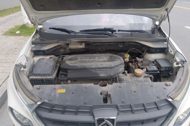 Used Baojun 510 2017 1.5L manual Comfort trim Engine Bay