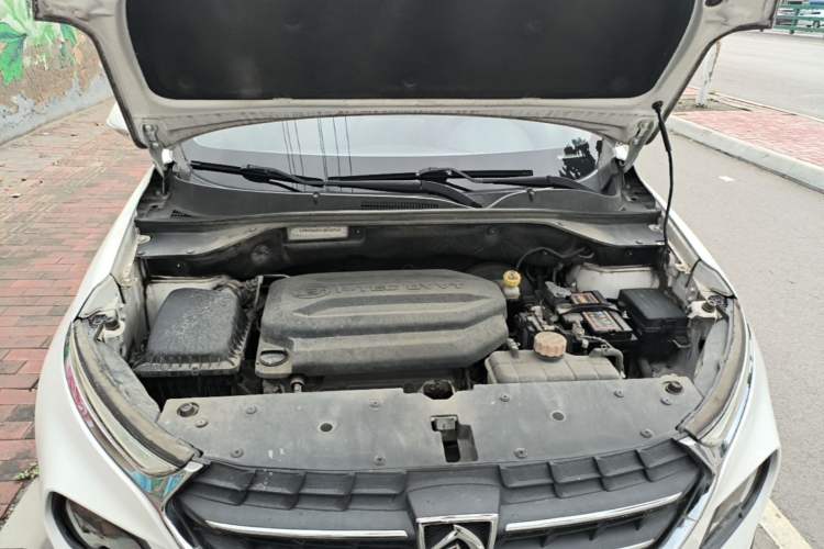 Used Baojun 510 2017 1.5L Automatic Fashion Model Engine Bay