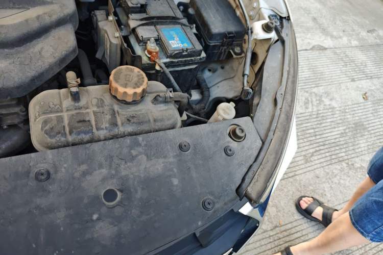 Used Baojun 510 2017 1.5L manual Comfort trim Engine Bay Left
