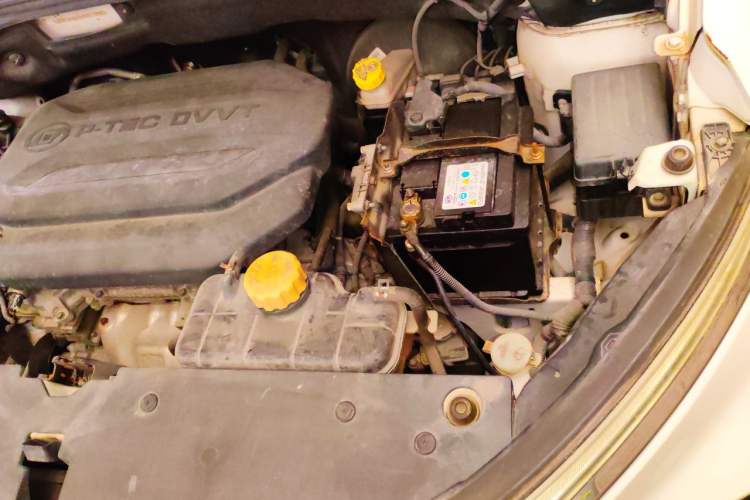 Used Baojun 510 2017 1.5L Automatic Fashion Model Engine Bay Left