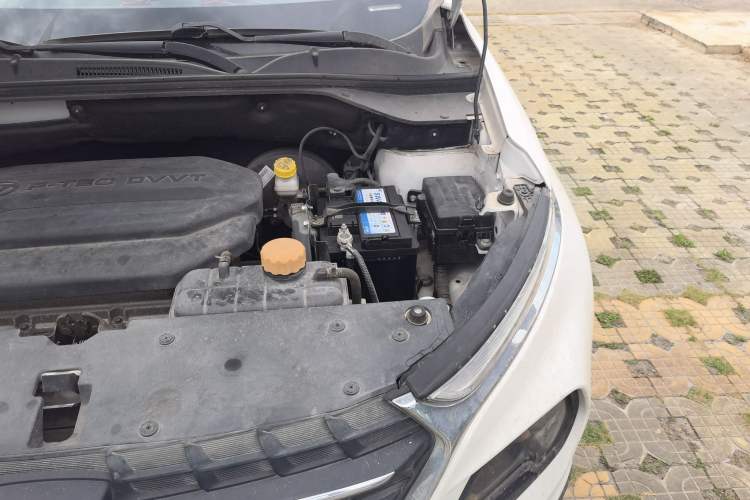 Used Baojun 510 2017 1.5L Manual Fashion Model Engine Bay Left