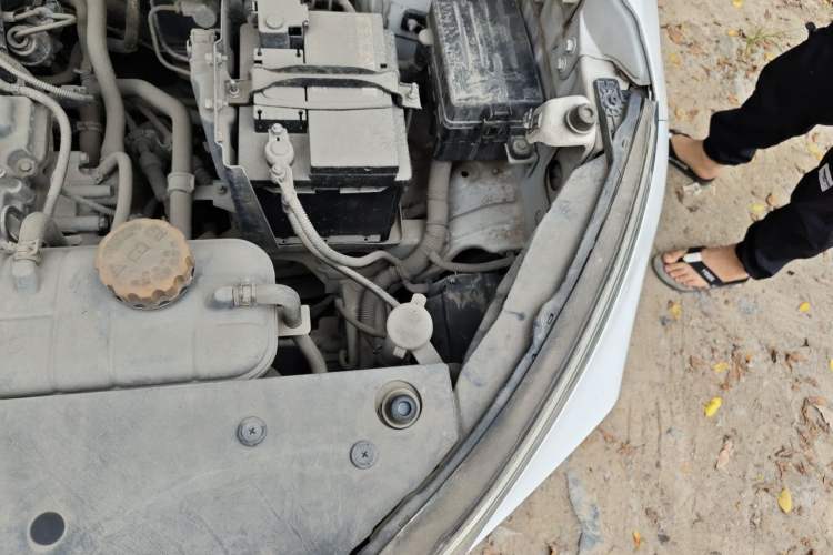 Used Baojun 510 2017 1.5L Manual Fashion Model Engine Bay Left