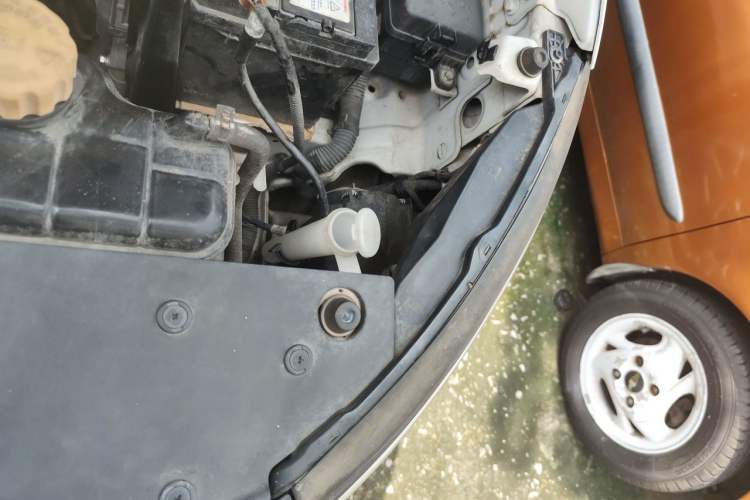 Used Baojun 510 2017 1.5L Automatic Fashion Model Engine Bay Left