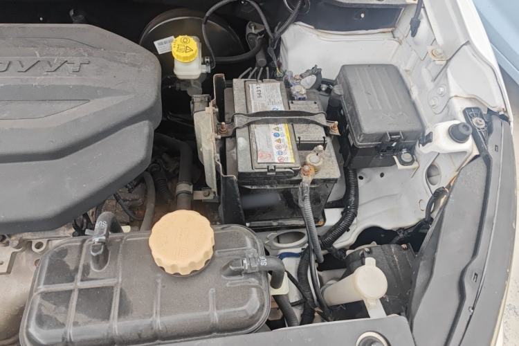 Used Baojun 510 2017 1.5L Manual Fashion Model Engine Bay Left