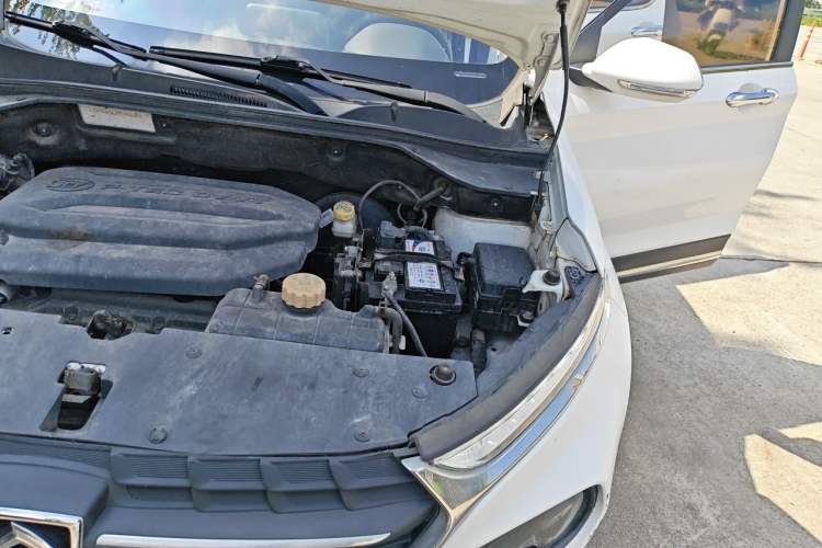 Used Baojun 510 2017 1.5L Automatic Fashion Model Engine Bay Left
