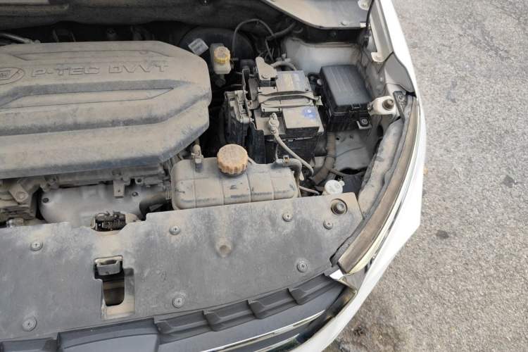 Used Baojun 510 2017 1.5L Automatic Fashion Model Engine Bay Left