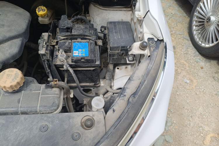 Used Baojun 510  Engine Bay Left