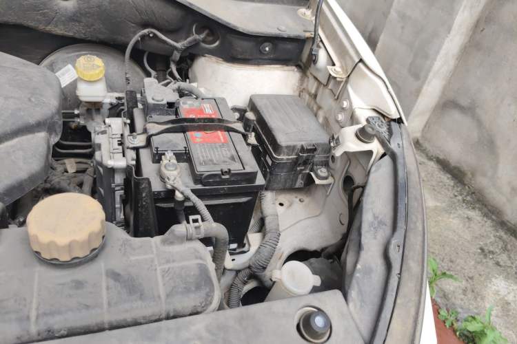 Used Baojun 510 2017 1.5L Automatic Fashion Model Engine Bay Left