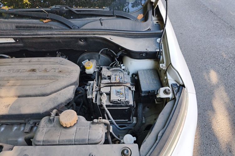 Used Baojun 510 2017 1.5L Automatic Fashion Model Engine Bay Left