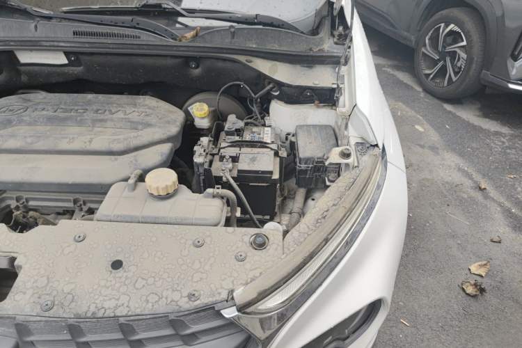 Used Baojun 510 2017 1.5L Automatic Fashion Model Engine Bay Left