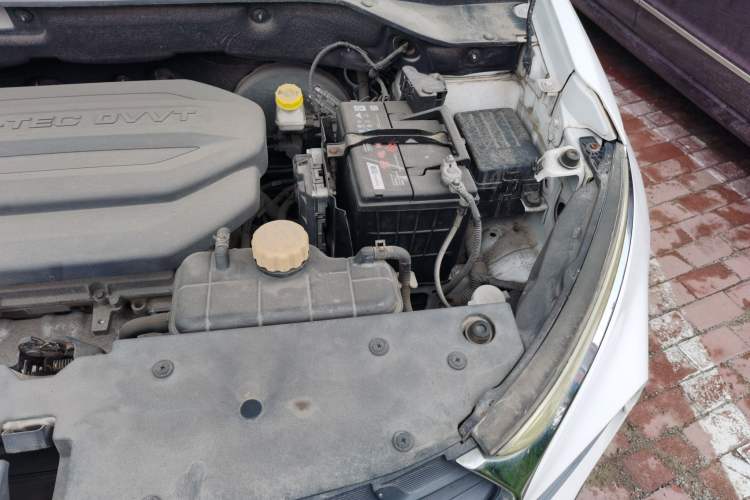 Used Baojun 510 2017 1.5L Automatic Fashion Model Engine Bay Left