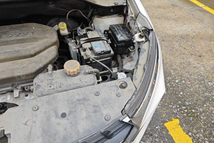 Used Baojun 510 2017 1.5L Manual Fashion Model Engine Bay Left