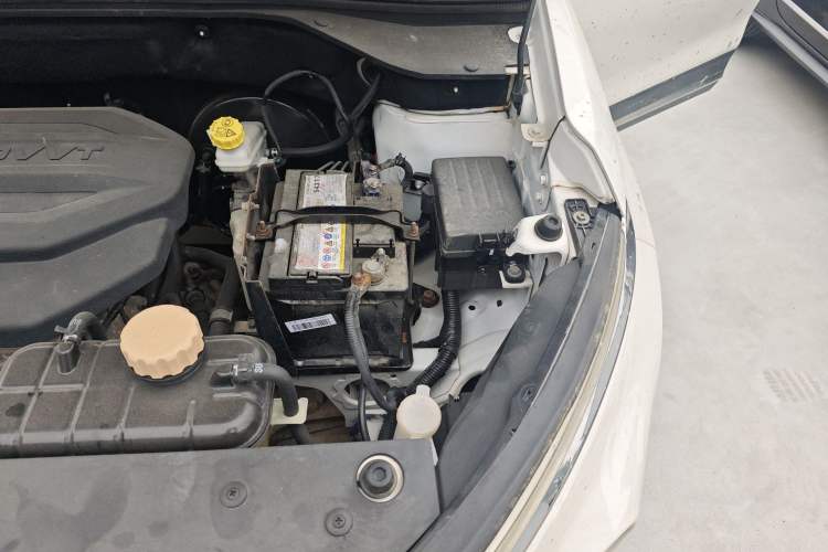 Used Baojun 510 2017 1.5L Manual Fashion Model Engine Bay Left