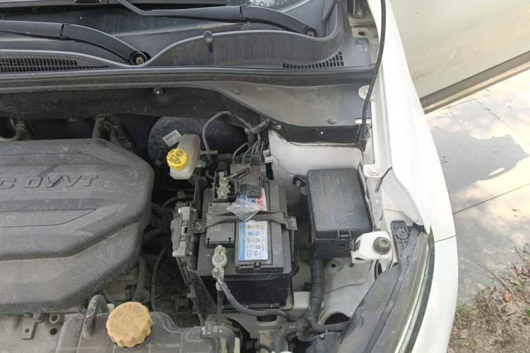 Used Baojun 510 2017 1.5L Automatic Fashion Model Engine Bay Left