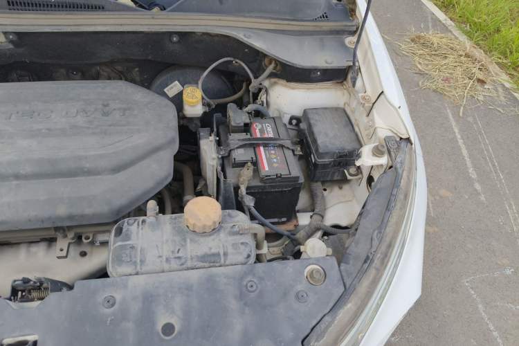 Used Baojun 510 2017 1.5L Manual Fashion Model Engine Bay Left
