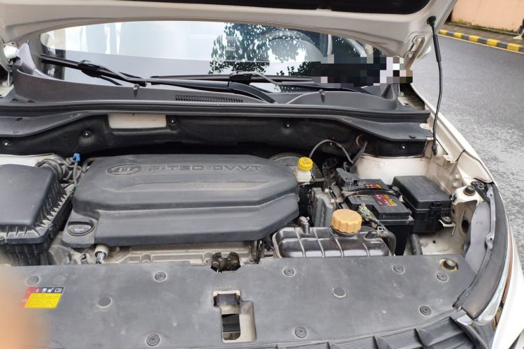 Used Baojun 510 2017 1.5L Manual Fashion Model Engine Bay Left