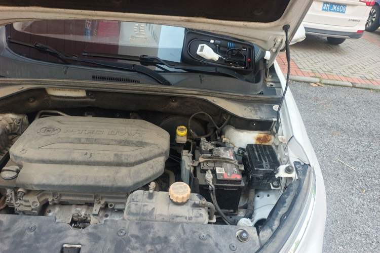 Used Baojun 510 2017 1.5L manual Comfort trim Engine Bay Left