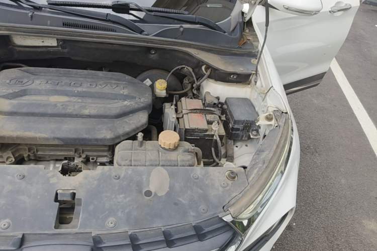 Used Baojun 510 2017 1.5L Manual Fashion Model Engine Bay Left