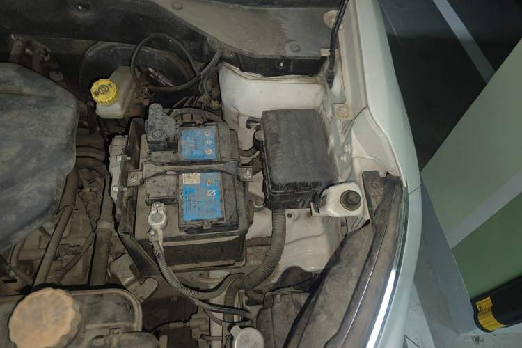 Used Baojun 510 2017 1.5L Manual Fashion Model Engine Bay Left