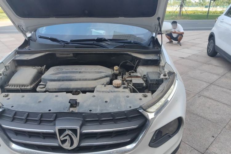 Used Baojun 510 2017 1.5L Manual Fashion Model Engine Bay Left