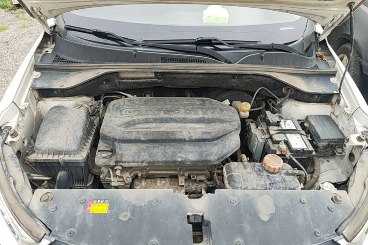 Used Baojun 510 2017 1.5L manual Comfort trim Engine Bay