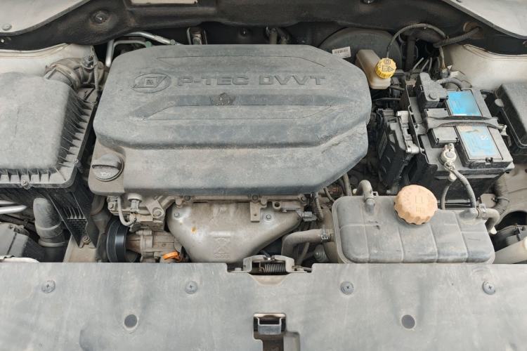 Used Baojun 510 2017 1.5L Automatic Fashion Model Engine Bay