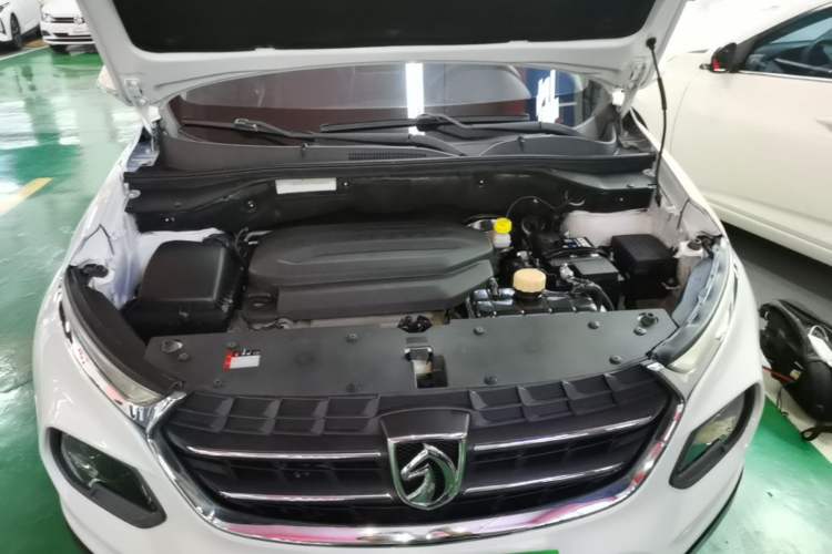 Used Baojun 510 2017 1.5L Automatic Fashion Model Engine Bay