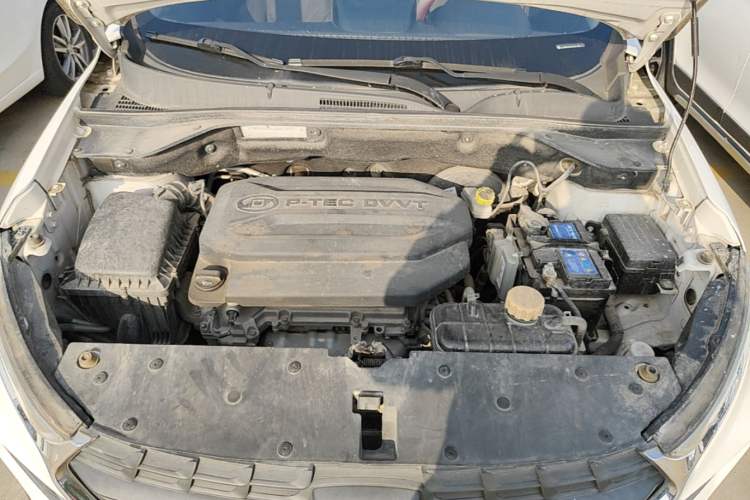 Used Baojun 510 2017 1.5L manual Comfort trim Engine Bay