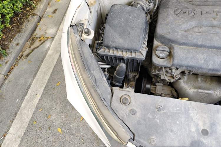 Used Baojun 510 2017 1.5L manual Comfort trim Engine Bay Right