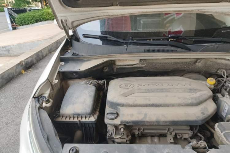 Used Baojun 510 2017 1.5L manual Comfort trim Engine Bay Right