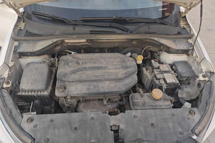 Used Baojun 510 2017 1.5L manual Comfort trim Engine Bay