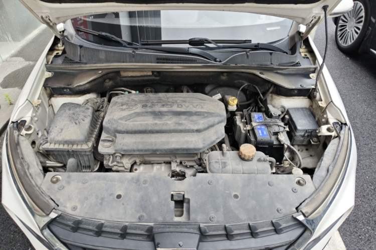Used Baojun 510 2017 1.5L manual Comfort trim Engine Bay