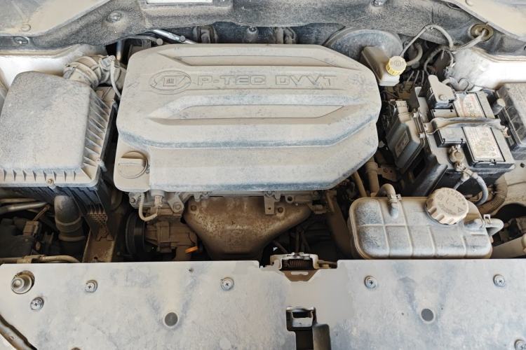 Used Baojun 510 2017 1.5L manual Comfort trim Engine Bay